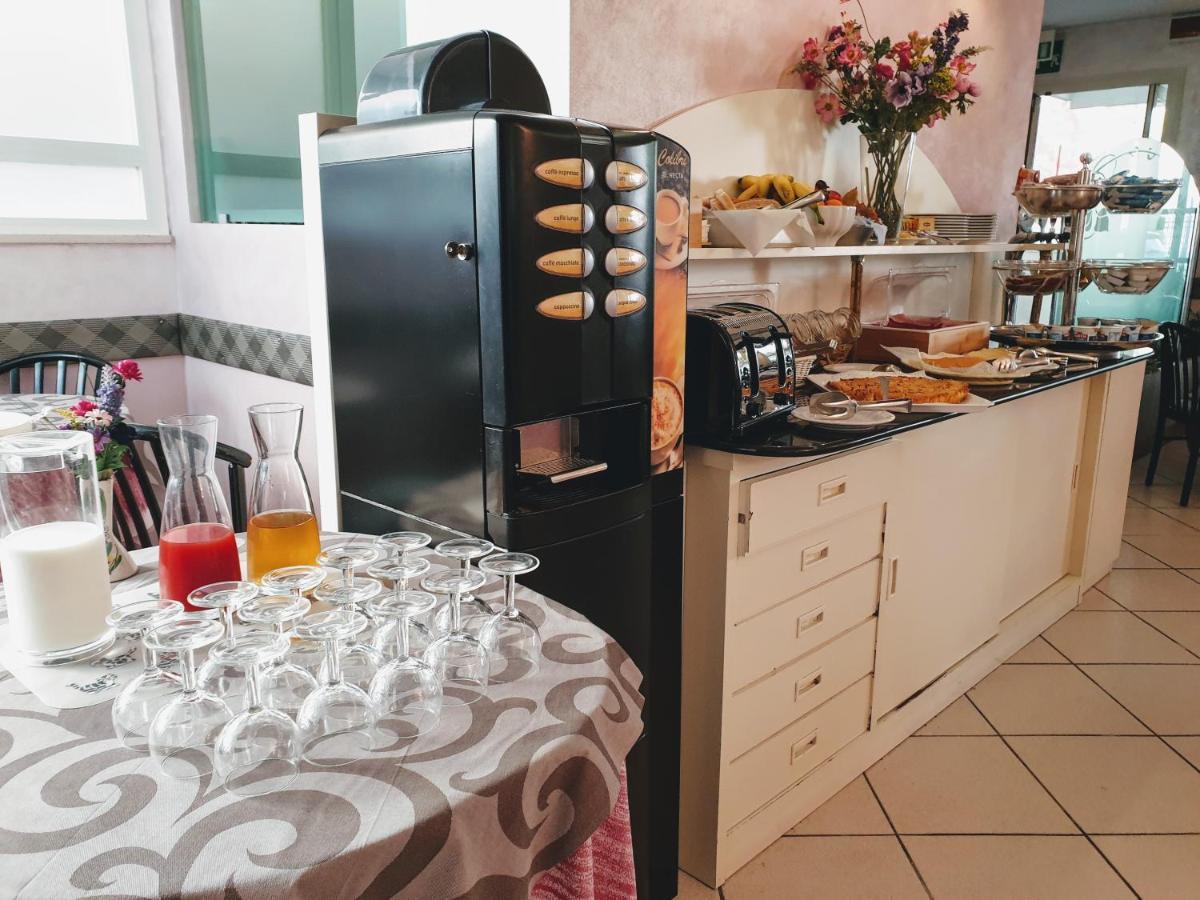 Albergo Villa Denny Rimini Esterno foto