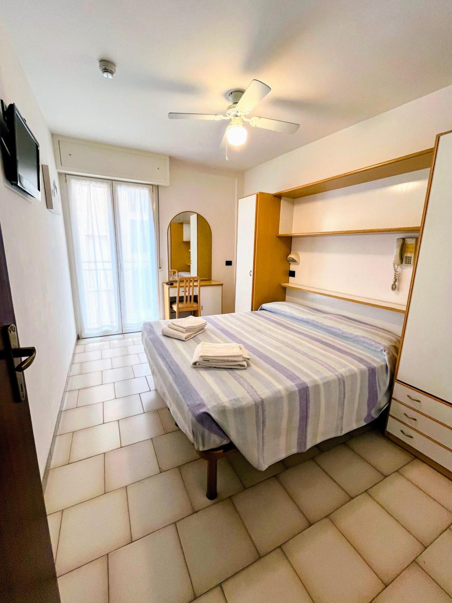 Albergo Villa Denny Rimini Esterno foto