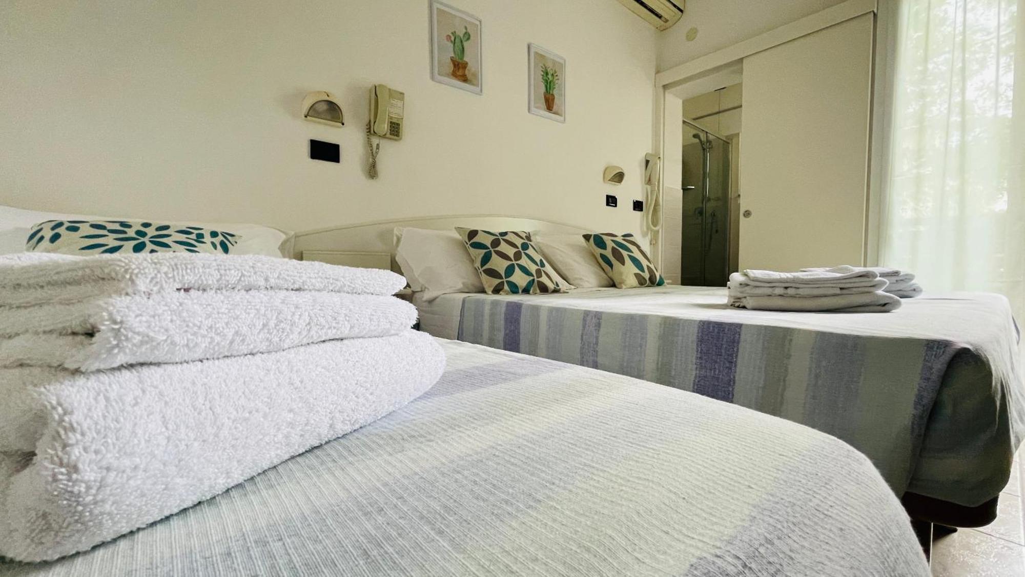 Albergo Villa Denny Rimini Esterno foto