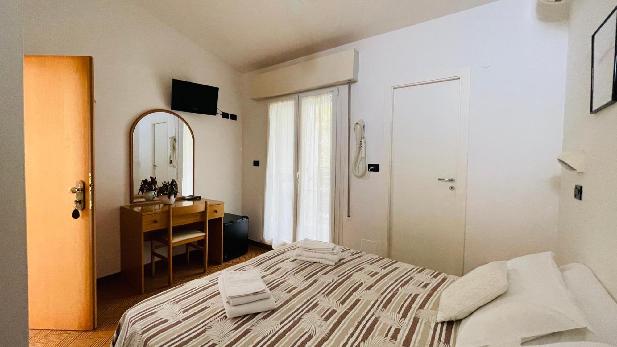 Albergo Villa Denny Rimini Esterno foto