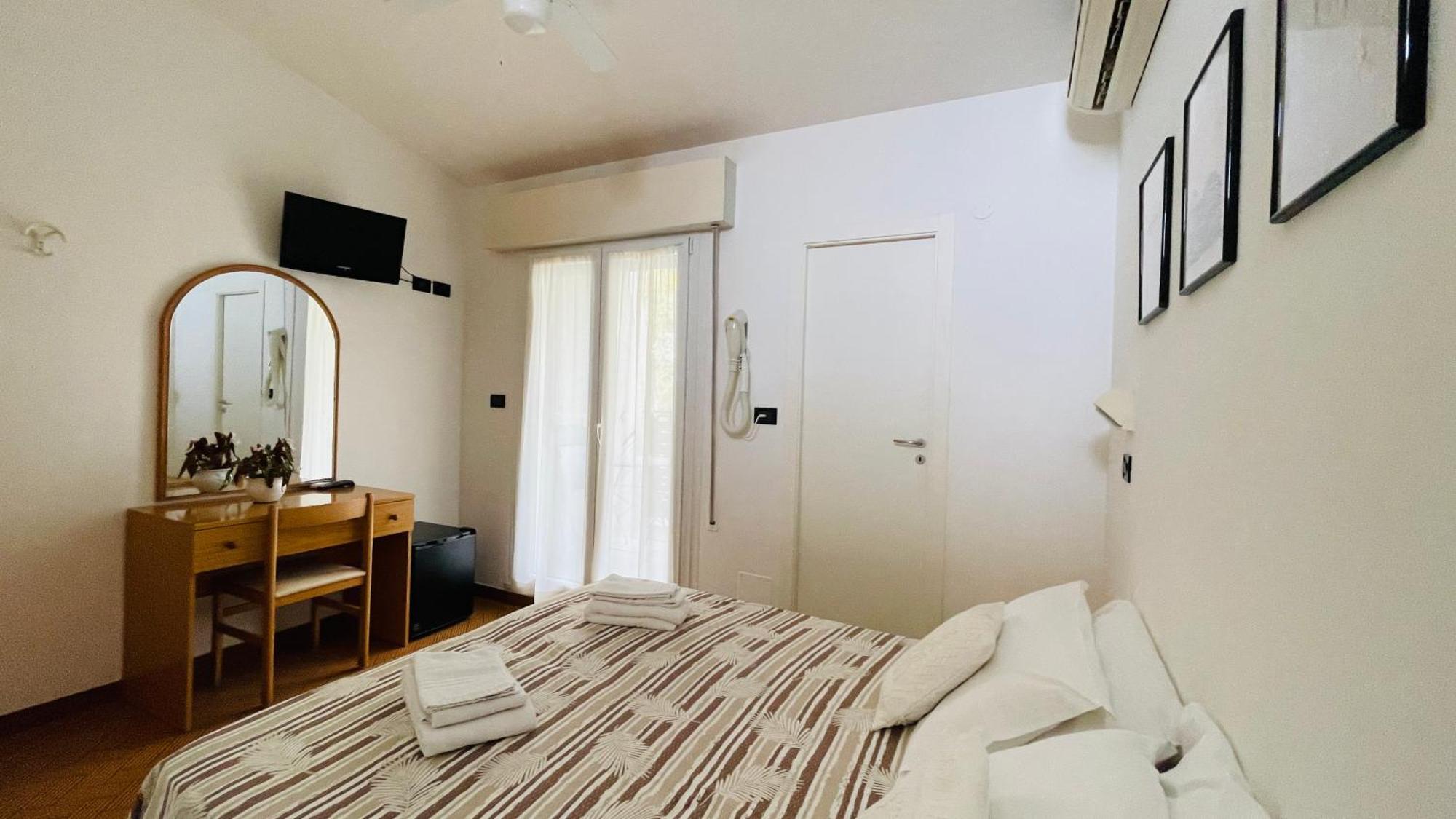 Albergo Villa Denny Rimini Esterno foto