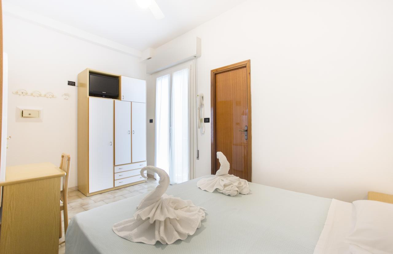 Albergo Villa Denny Rimini Esterno foto